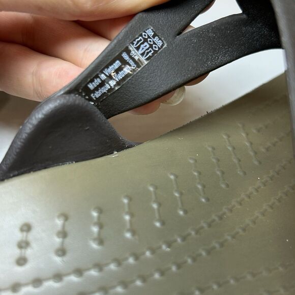 Crocs Sanrah Hammered Circle Wedge Flip Sandal Women's size 10 ESPRESSO/GOLD EUC - Picture 7 of 8